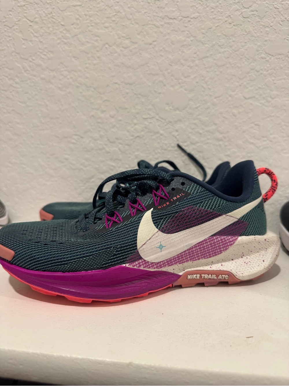 Nike Women’s Pegasus Trail 5 Running Shoes – Size 6.5